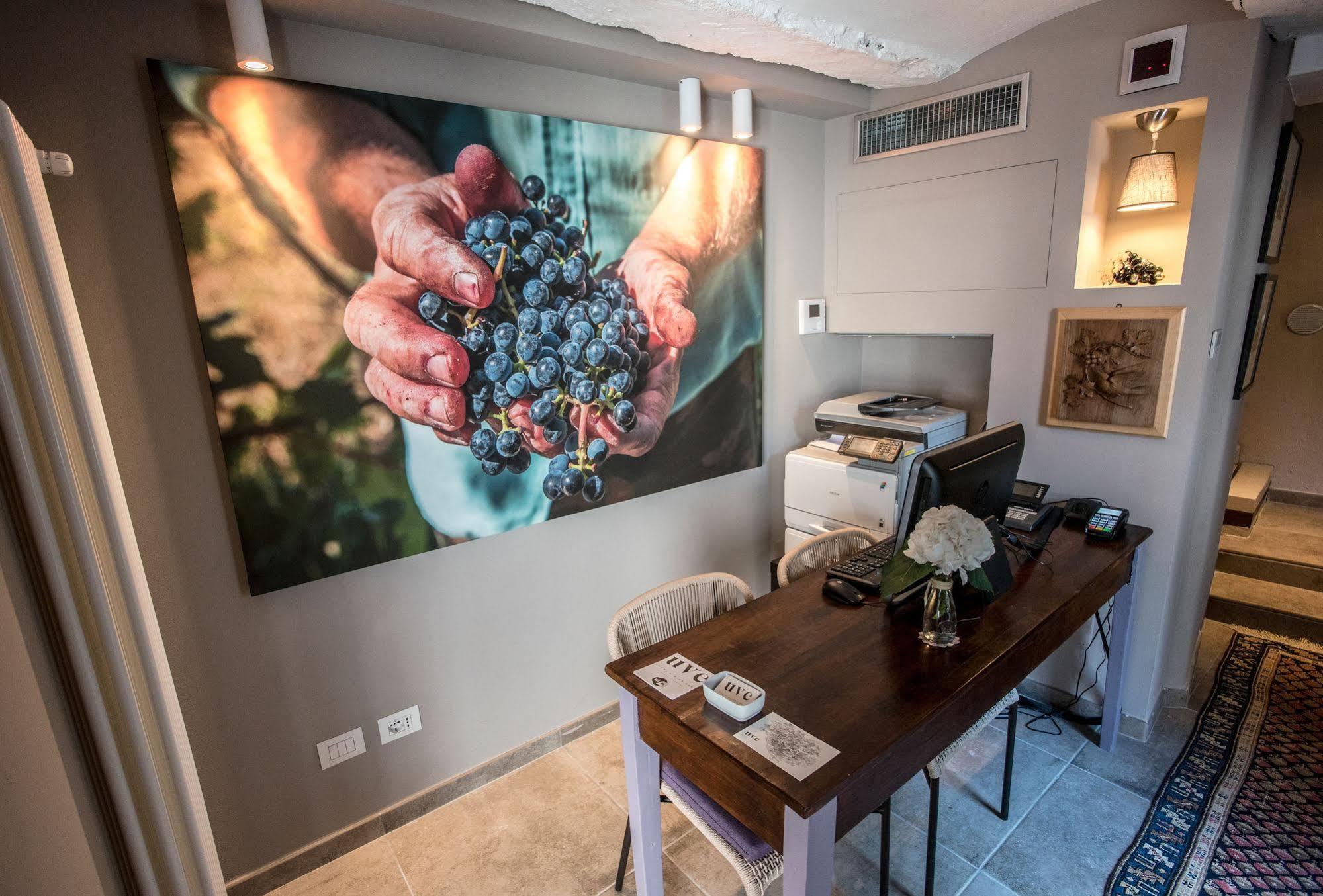Uve Rooms & Wine Bar Ла-Морра Екстер'єр фото