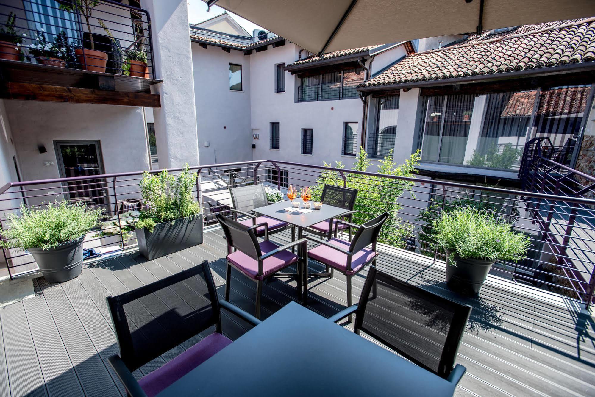 Uve Rooms & Wine Bar Ла-Морра Екстер'єр фото